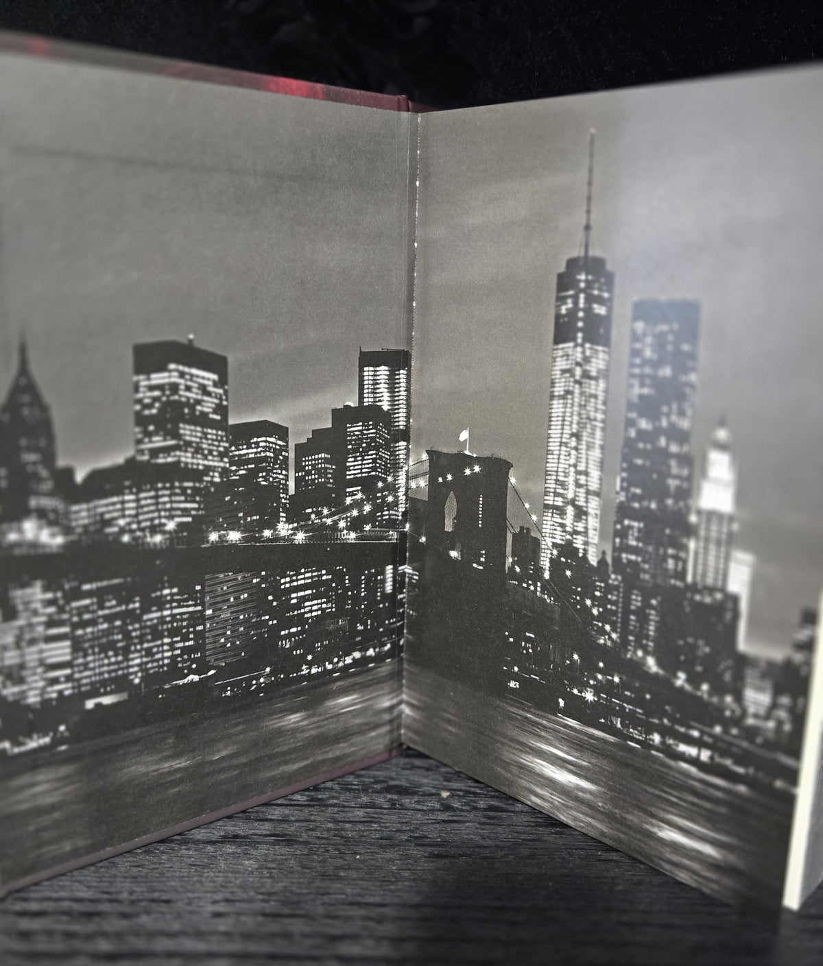 Her Surrender · Fire & Ice Special Edition Hardcover (Foiled, Sprayed Edges)