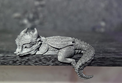 Baby Shelf Dragon
